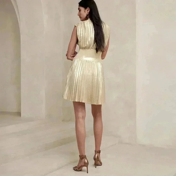 😍 NWT 😍 Banana Republic Sleeveless Pleated Mini Dress, Gold, Size 4 - Picture 9 of 10